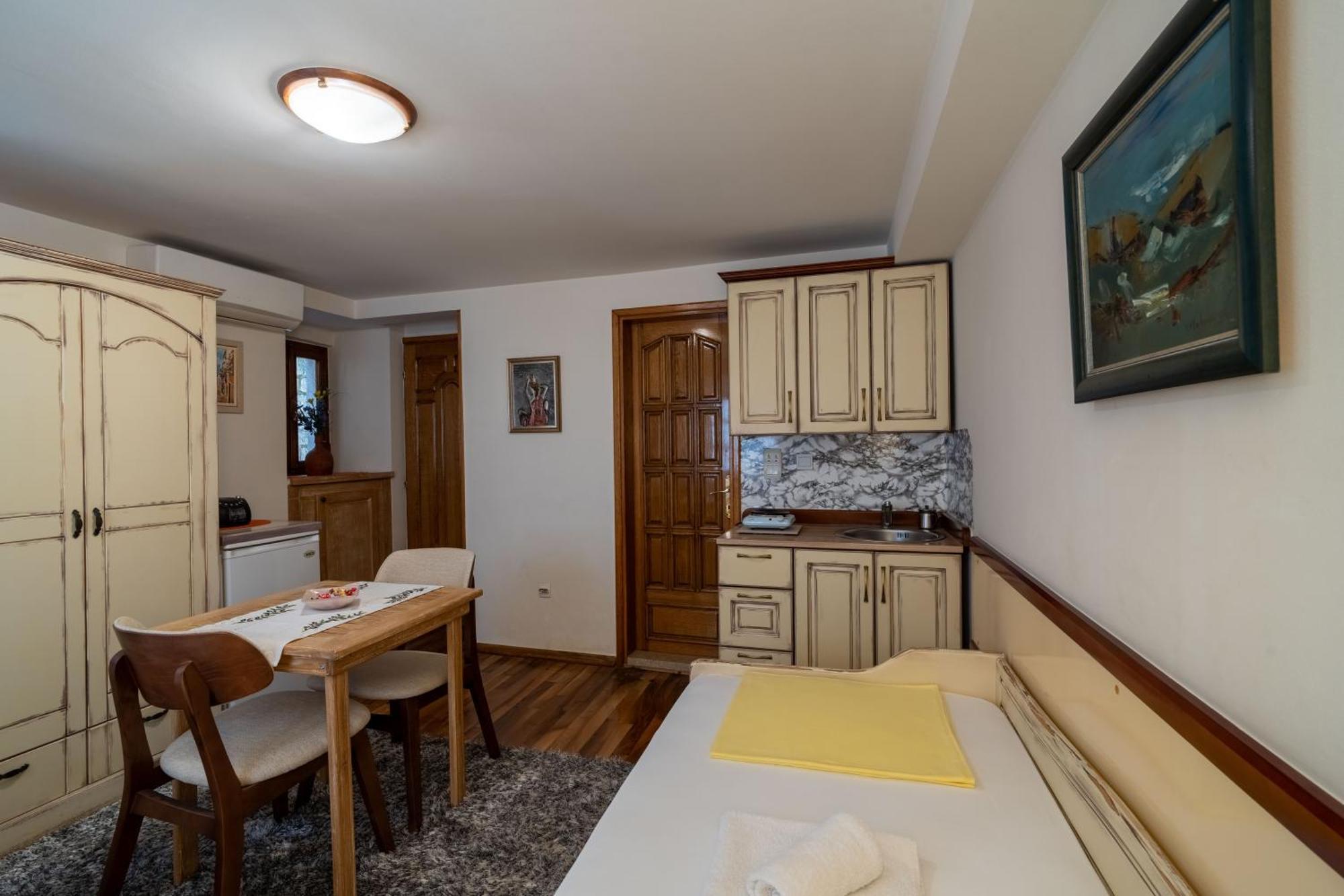 Studios Belvi Kotor Buitenkant foto