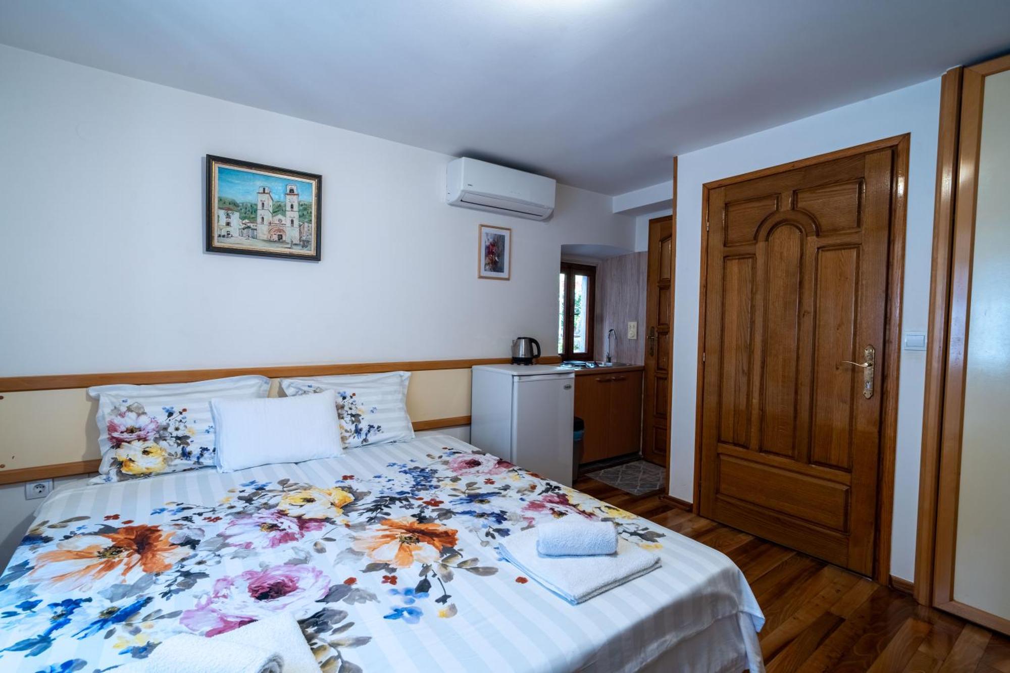 Studios Belvi Kotor Buitenkant foto