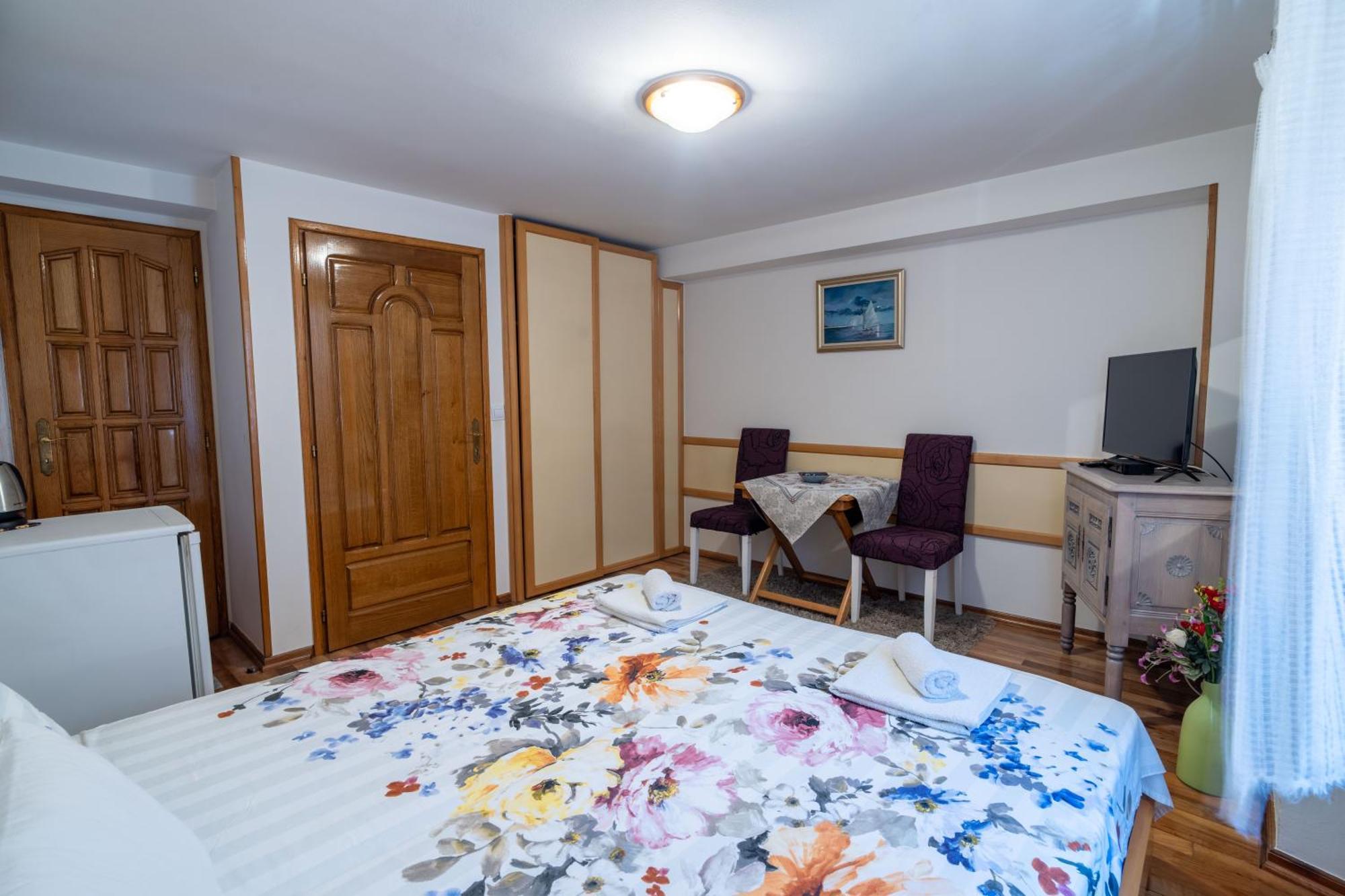 Studios Belvi Kotor Buitenkant foto
