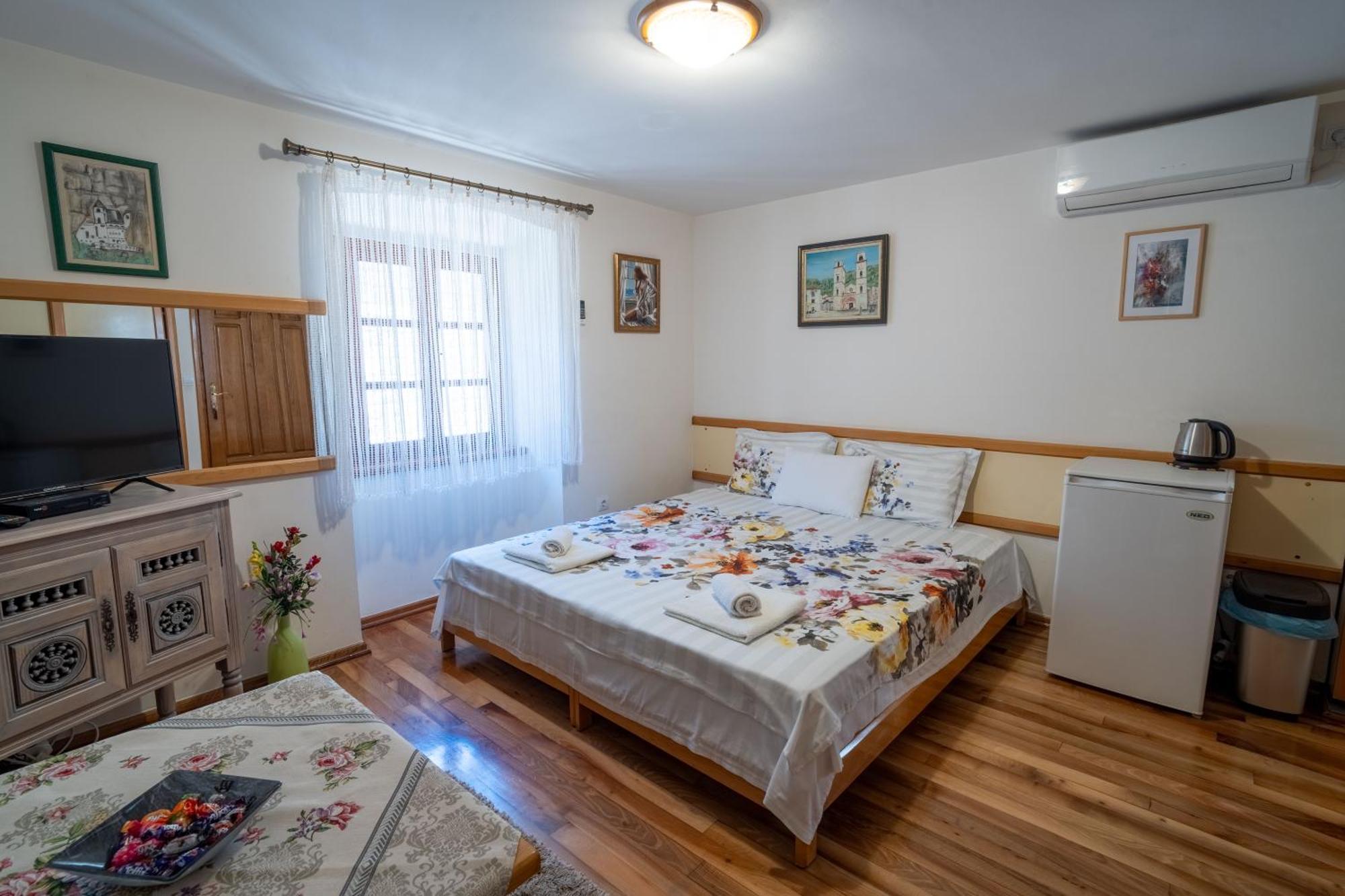 Studios Belvi Kotor Buitenkant foto