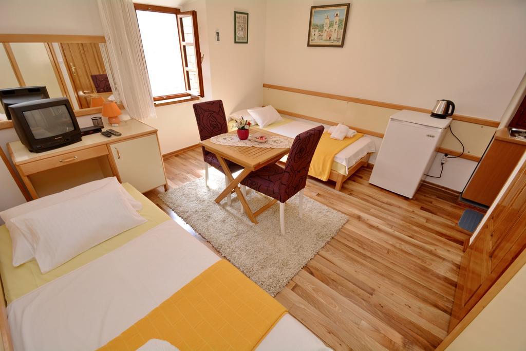 Studios Belvi Kotor Buitenkant foto