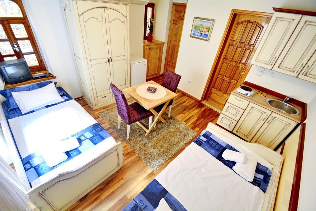 Studios Belvi Kotor Buitenkant foto